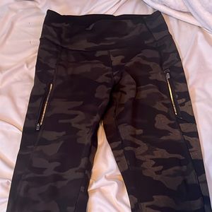 Black/Camo Athleta Leggings with side pockets!